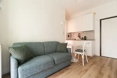 Image de GuestHost - Nice 37m2 apartment, located on the fourth floor of a building Without a lift (steps to access) and can accommodate up to 4 people. The accommodation is located in a strategic position equipped with the main services: restaurants, bars, superm