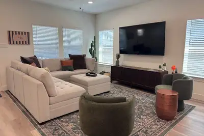 Image de ✪ Armadillo Rodeo ✪ 1 mile to Baylor, 1/2 mile to Magnolia Silos!