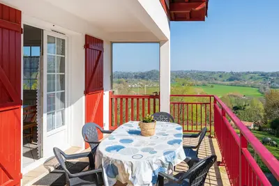 Image de Appartement 'Location F3' avec vue sur la montagne, terrasse privée et Wi-Fi