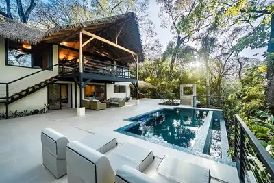 Image de Tropical Luxury Villa: Gym, Beaches, Yoga Shala, Sleeps 8 King Beds