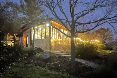 Image de The Cross Patio Retreat - Designer Hill Country Studio with Scenic Views