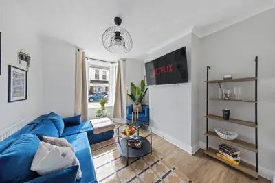 Image de Stylish and Cosy 3Bd- WiFi- Long Stay Ready