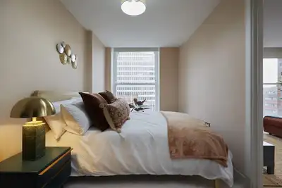 Image de Leeds Central-Appartement-Signature-Salle de bain privée-Vue ville