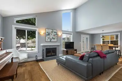 Image de Perch - Stylish 3br Retreat | Open Living + Free Parking