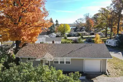 Image de Comfortable 3 Bedroom Cottage in charming Elk Rapids