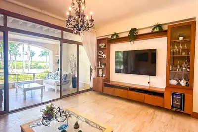 Image de Altos: Oasis Tropical con Terraza y Piscina