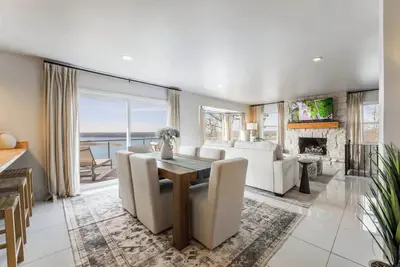 Image de The Golden Hour Overlook at Beaver Lake