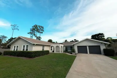 Image de Tranquility! Private 3-bedroom house w/ salt-water pool in Wellington