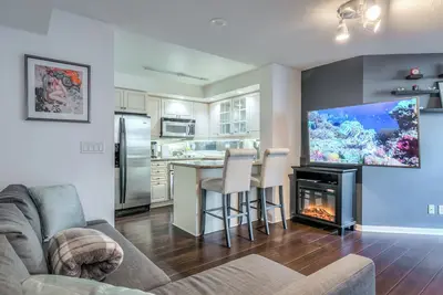 Image de Downtown Toronto 1br Condo w/ Balcony & Gym Access