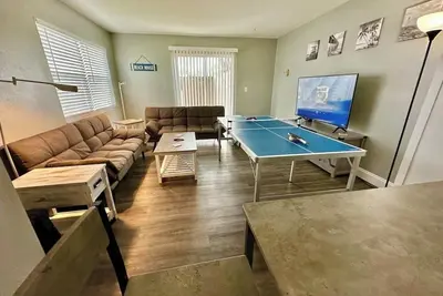 Image de 2-bedroom townhome in the Eau Gallie Arts District.