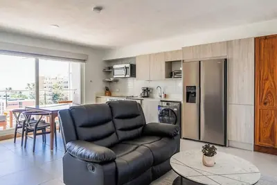 Image de Tropical condo retreat with stunning terrace views and shared resort amenities