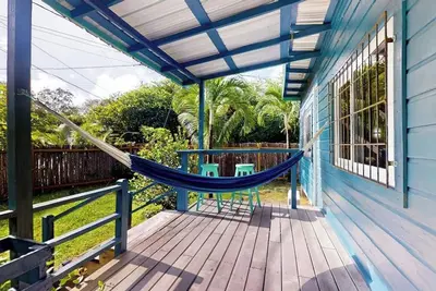 Image de Charming retreat with spacious outdoor areas, cozy interior & near to beach