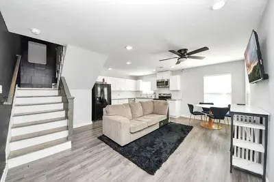 Image de Elegant East Houston Getaway