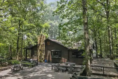 Image de Spacious 7-bedroom cabin with Ac in charming Stockbridge