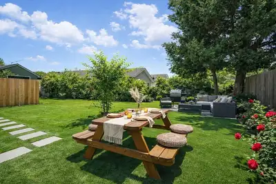 Image de 3br Home by SoFi Stadium • Backyard, Bbq, Ev Charger