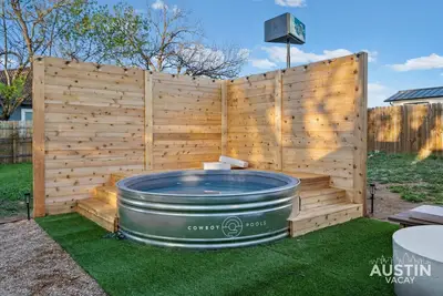 Image de Family-Fun Ready! Pool Table, Cowboy Pool & Bbq Mins to Mueller Lake, Ut Stadium