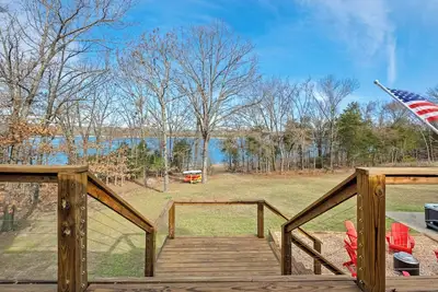 Image de Fuller House: Waterfront>Hot Tub>Fire Pit>Game Room