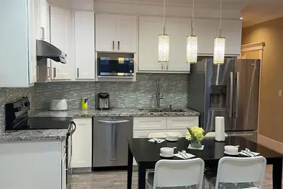 Image de 2 bright bedroom near Ubc