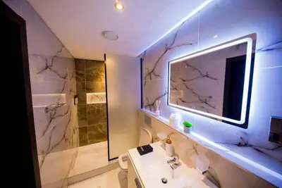 G&L Luxury Properties