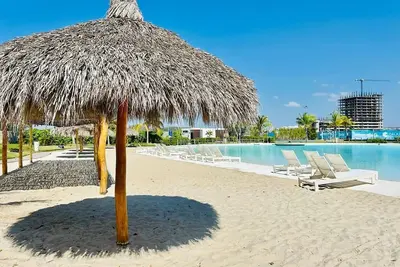 Image de Beach-style pool, 10 min from the beach by Gpsrentas