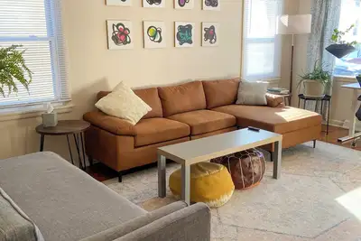 Image de Cozy, Quiet, Artsy 2-Bedroom Apartment  Near Downtown Milwaukee