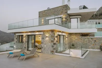 Secret Oasis – One-Bedroom Villa with Infinity Pool