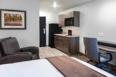 Image de Pet-Friendly Room w/ Free On-Site Parking | Near Caraway Plaza
