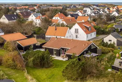 Image de Lovely holiday home with sauna, located 200 meters from the North Sea in.