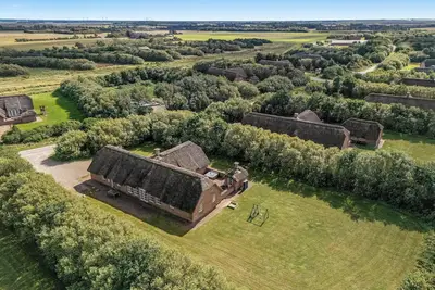 Image de 18-person pool house in Husby with large outdoor hot tub and many facilities.