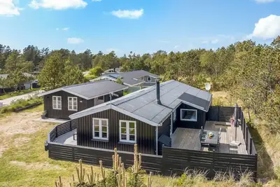 Image de Lovely renovated holiday home, with large enclosed terrace, in Vorupør by the.