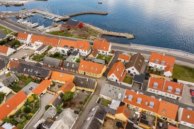 Image de Charming townhouse from 1877, located in the middle of Løgstør only 100 meters.