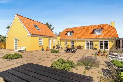 Image de Lovely holiday home with outdoor hot tub and outdoor sauna, centrally located.