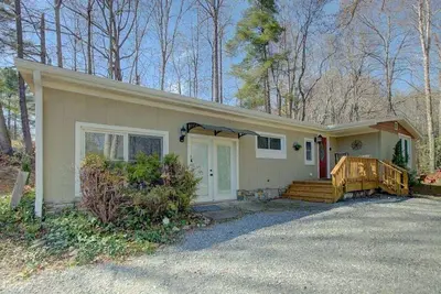 Image de Walk to Downtown Brevard | Fire Pit