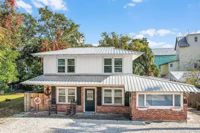 Image de Classic 1950s Cottage | 1 Block to the Ocean | Pool + Putting Green