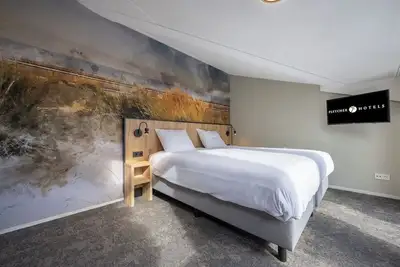 Image de Peaceful Escape with Garden Views, Pool Onsite | Near North Holland Dune Reserv