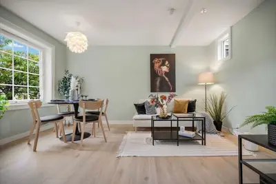 Image de Charming Bergen Townhouse - 4 Bedrooms!