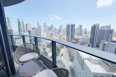 Image de Downtown Condo with Skyline Views