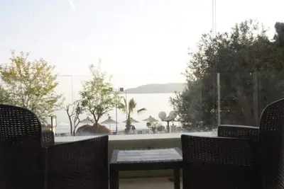 Image de Modern, Bright Beachfront Flat in Rafailovici