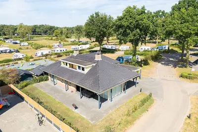 Image de Camping De Molenhof - Familiehuis 10 persons