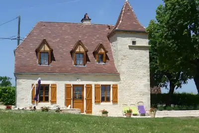 Image de Gîte La Maison de Lompech : terrasse privée et jardin privatif à Caniac du Causse