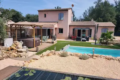 Image de Villa 4 Chambres Avec Piscine - 8 Personnes - Au Calme Mais Pres Des Commerces