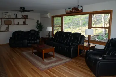 Image de Adorable 3-bedroom bungalow near Lake Onalaska