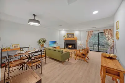 Image de A Peaceful, Private Alpharetta Alcove