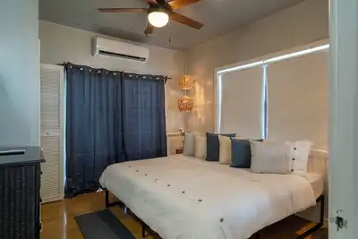 Image de Ocean Front - 1 King Bedroom - Seaglass B1