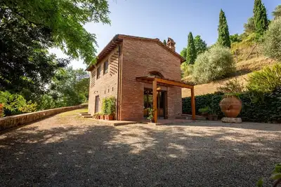 Image de Charming apartment located inside an old renovated barn in an agricultural estate on the Tuscan hills, surrounded by nature and with a breathtaking view of the surrounding countryside. The property, equipped with private outdoor parking, outdoor swimming