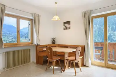 Image de Appartement 'Unterzerunhof Klein' avec vue sur la montagne, terrasse privée et Wi-Fi