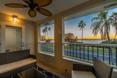 Image de Waterfront Updated Coastal Condo 2 Bed/2 bath