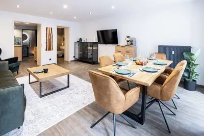 Image de Stylish first floor apartment in a trendy neighborhood