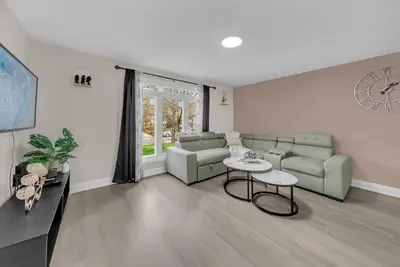 Image de Modern 3br Retreat with Pool | 15 Mins Away From Niagara Falls and Attractions
