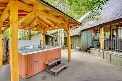 Image de Riverfront Retreat w/ hot tub minutes to Sunriver